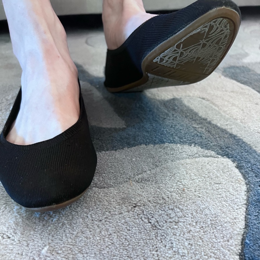 Well worn used black ballet flats woven size 9